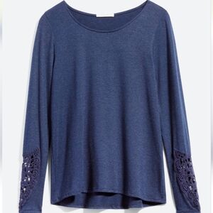 Le Lis Ertah Crochet Sleeve Knit Top (Size Small)